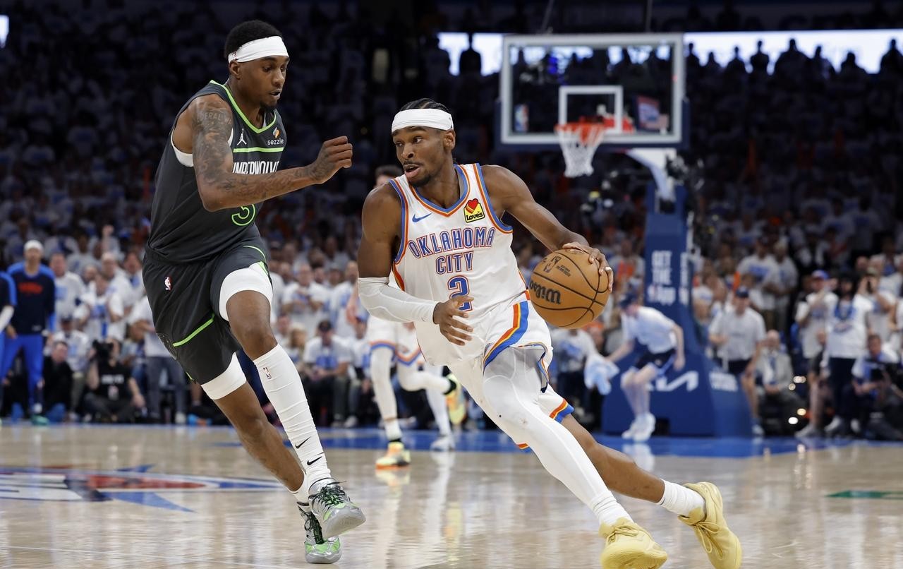 转会期俄克拉荷马雷霆调整名单以备NBA常规赛；绝杀压哨环节打磨；引发热议；年轻球员得到机会的简单介绍