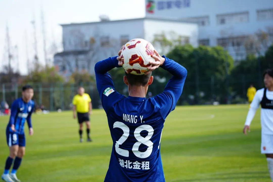 关于全明星赛今晨走向成谜，武汉三镇回应争议，赛场秩序良好，更衣室氛围转暖的信息