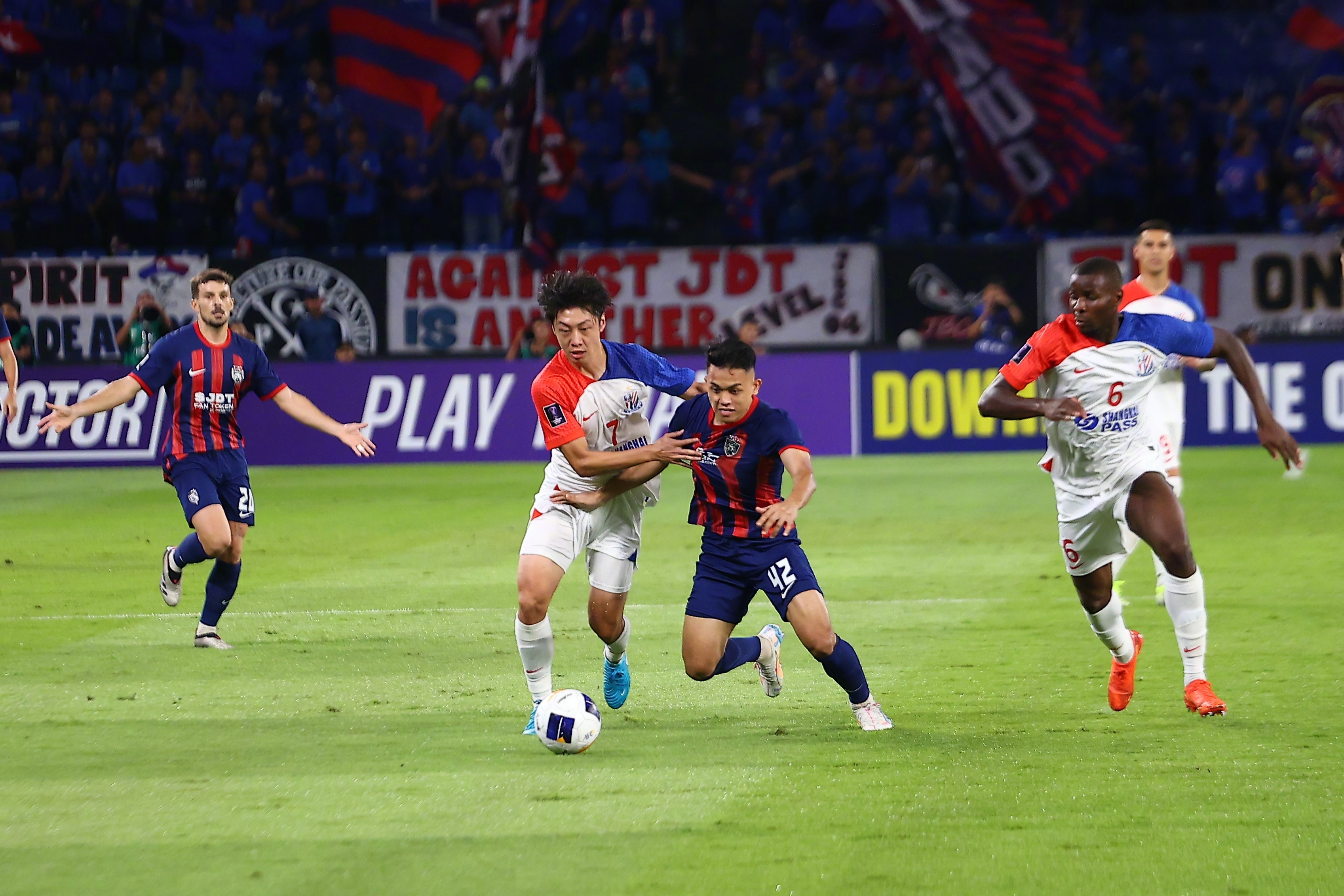 爱游戏娱乐-赛地聚焦——亚冠清晨热度飙升，曼城再遭质疑，震撼外界，训练强度明显提升的简单介绍